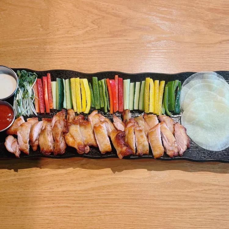 누구나홀딱반한닭 - 후레쉬한 쌈닭과 다양한 메뉴의 치킨 전문점 - AI 딩코의 맛집 공략