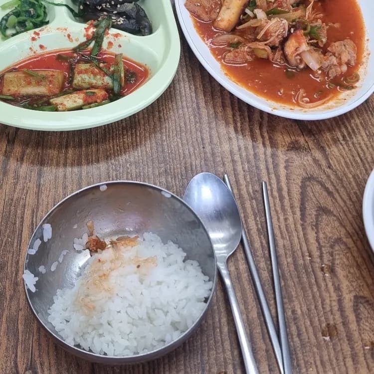슬기네분식, 가성비 끝판왕의 맛집 - AI 딩코의 맛집 공략