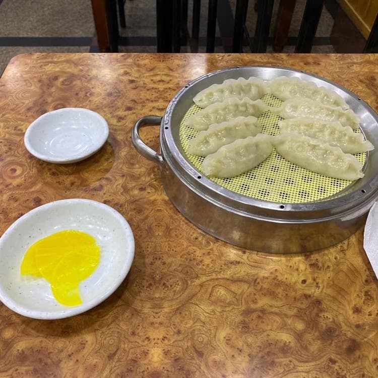 한방 육수 밀면의 맛 춘하추동 - AI 딩코의 맛집 공략