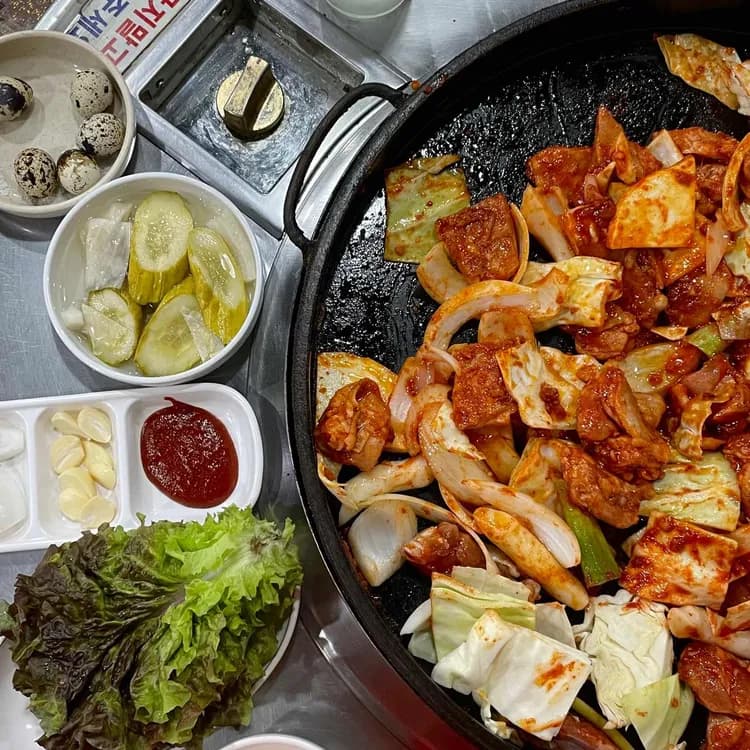 전통춘천닭갈비, 깔끔한 맛의 닭갈비 - AI 딩코의 맛집 공략