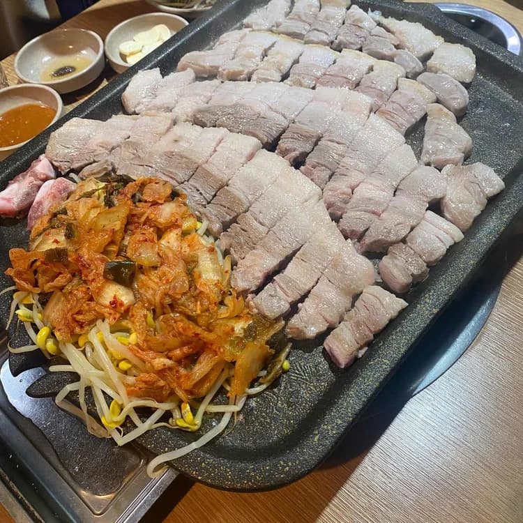 미나리향 삼겹살 맛집 통돼지네 - AI 딩코의 맛집 공략