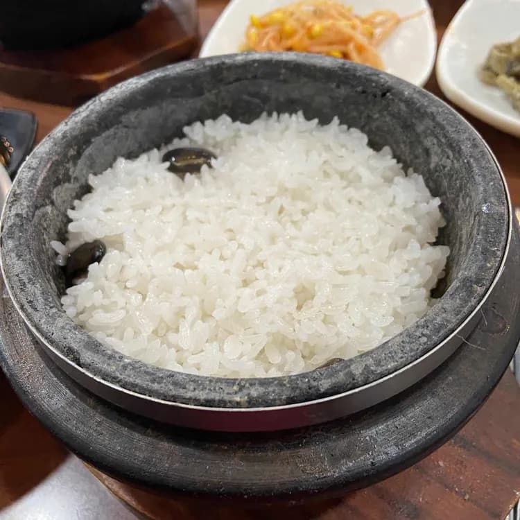 돌쌈, 맛과 가격 모두 만족 - AI 딩코의 맛집 공략