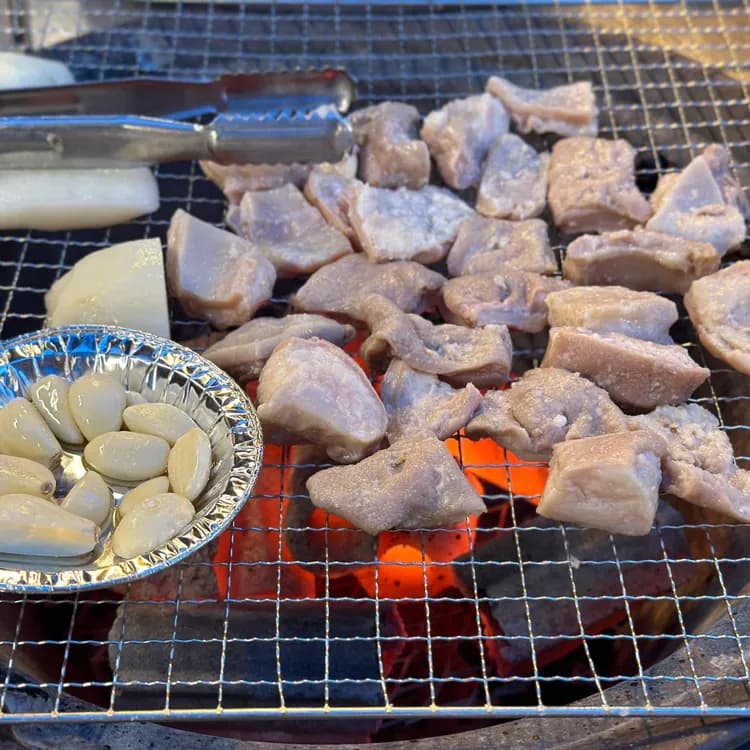 공원 같은 빌딩숲에서 즐기는 황소막창구이의 매력 - AI 딩코의 맛집 공략