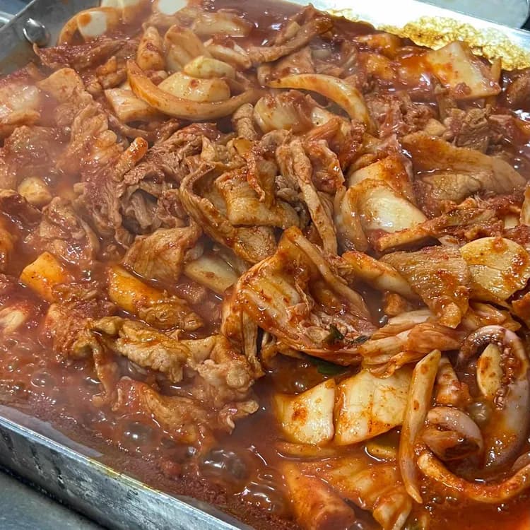 뚱보식당, 노포 감성이 묻어나는 돼지갈비 전문점 - AI 딩코의 맛집 공략