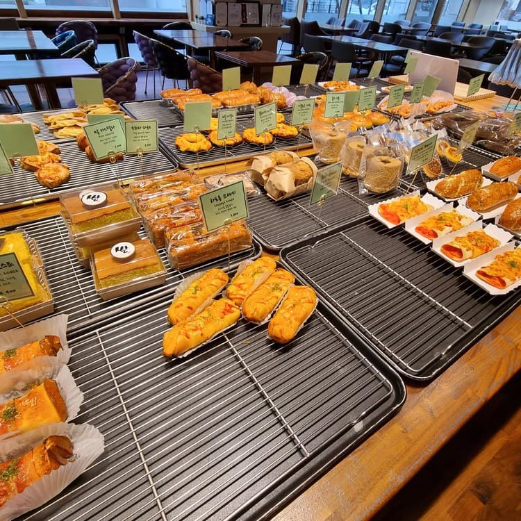 성수 베이커리 오로라 - AI 딩코의 맛집 공략