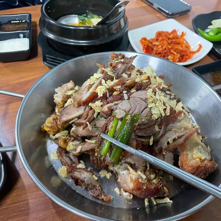찐맛집 홍능족발, 튀김족발으로 유명 - AI 딩코의 맛집 공략