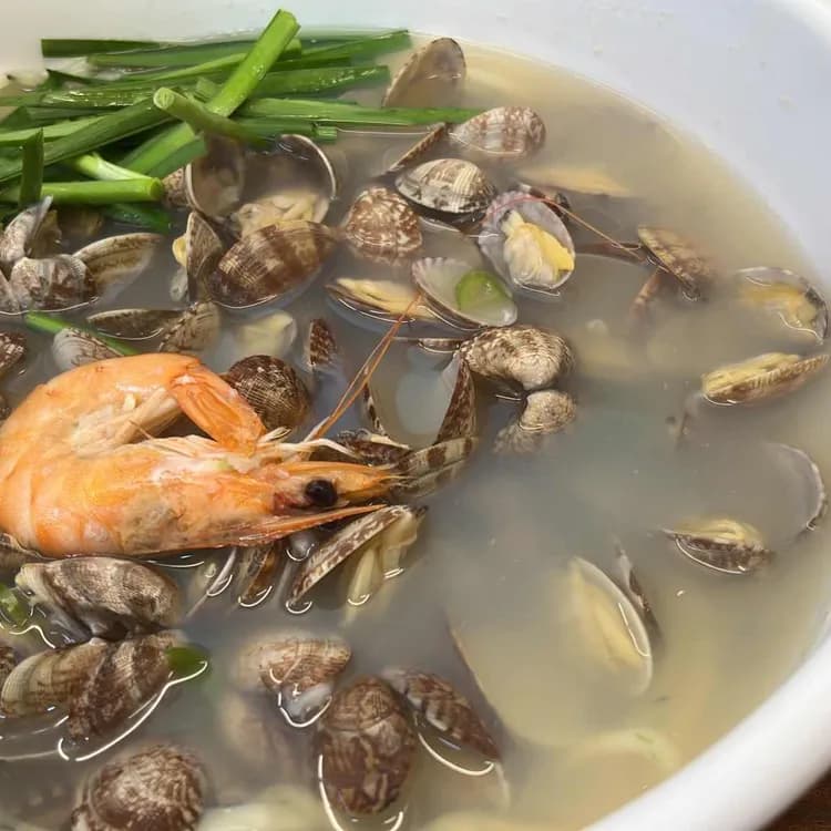 대전의 맛있는 비결, 본가 부추해물 손칼국수 - AI 딩코의 맛집 공략