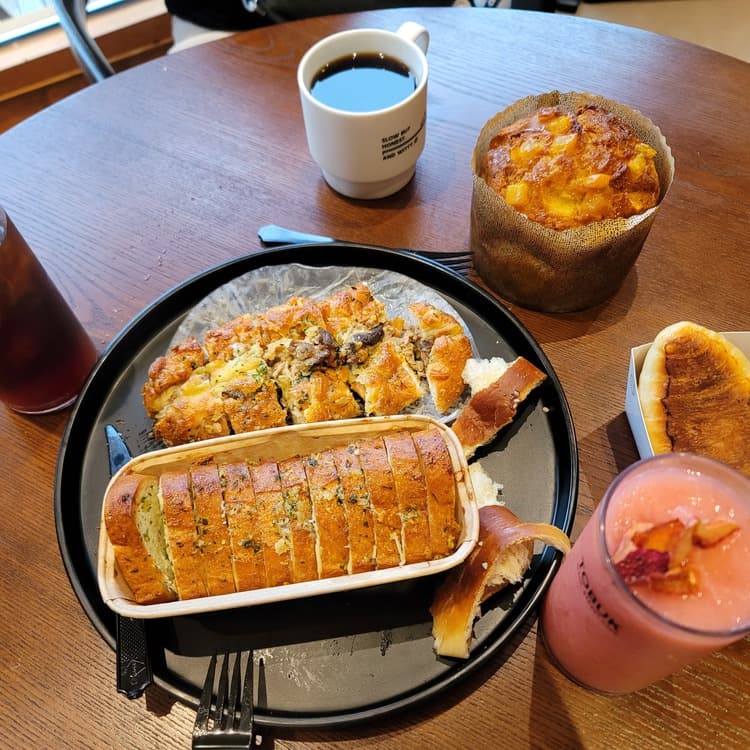 한옥카페 토북베이커리 - AI 딩코의 맛집 공략