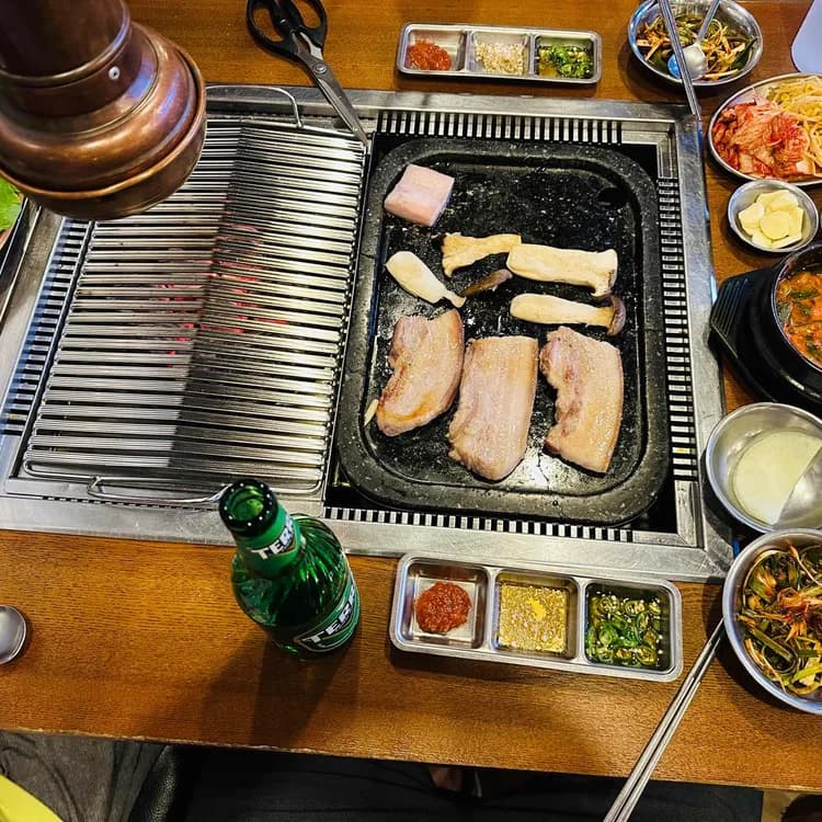 제주도민 사로잡은 맛! 남호식당의 오겹살 정복기 - AI 딩코의 맛집 공략