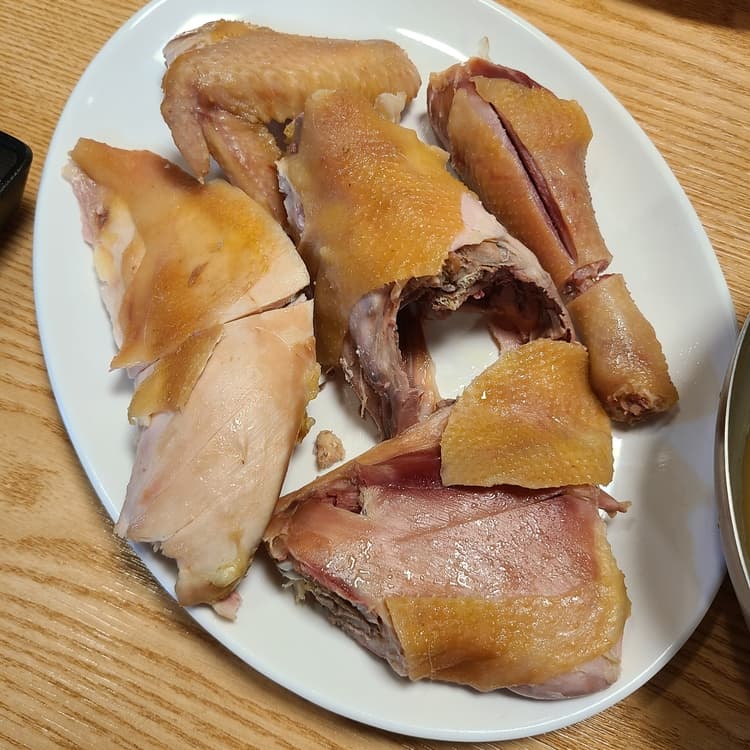 평양초계탕막국수, 여름만의 특별한 맛을 찾아서 - AI 딩코의 맛집 공략