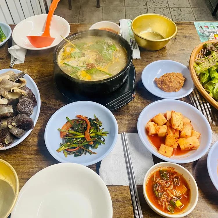 공덕시장의 숨은 보석, 마포 오향족발 - AI 딩코의 맛집 공략
