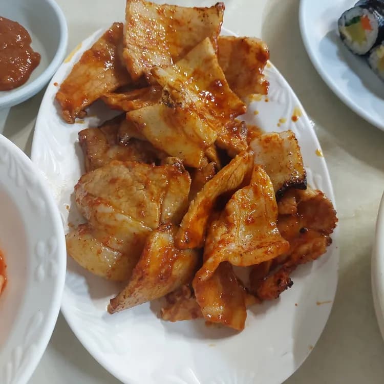 상추에 싸먹는 김밥쌈의 매력, 전주 진미집 - AI 딩코의 맛집 공략