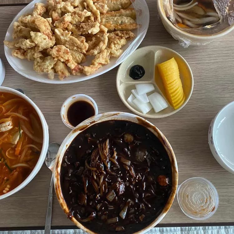 손수타, 직접 뽑은 면의 맛을 자랑하는 중화요리 맛집 - AI 딩코의 맛집 공략