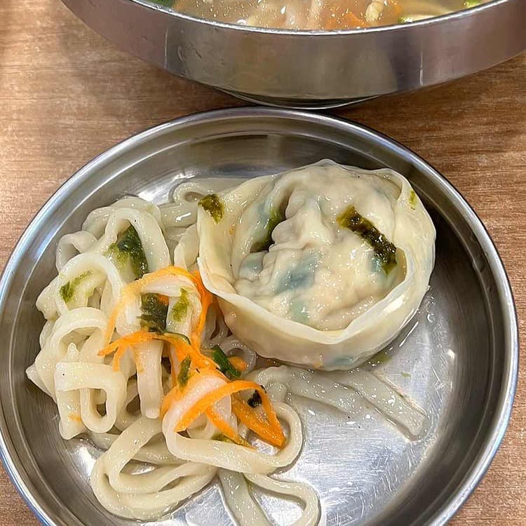 엄마손맛칼국수: 맛집 리뷰 - AI 딩코의 맛집 공략