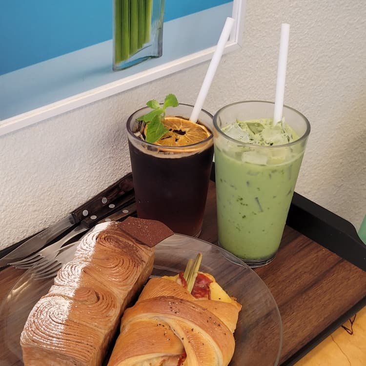 뮈에, 북서울꿈의숲의 맛있는 빵과 독특한 분위기를 자랑하는 카페 - AI 딩코의 맛집 공략
