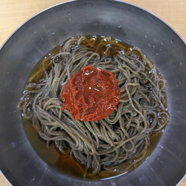 세대를 이어가는 맛의 전설, 성천막국수 논현점 - AI 딩코의 맛집 공략