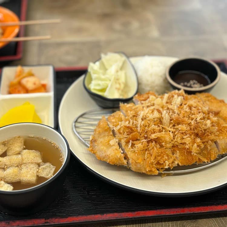 미술관옆 돈까스: 괜찮은 맛, 비교적 저렴한 가격 - AI 딩코의 맛집 공략