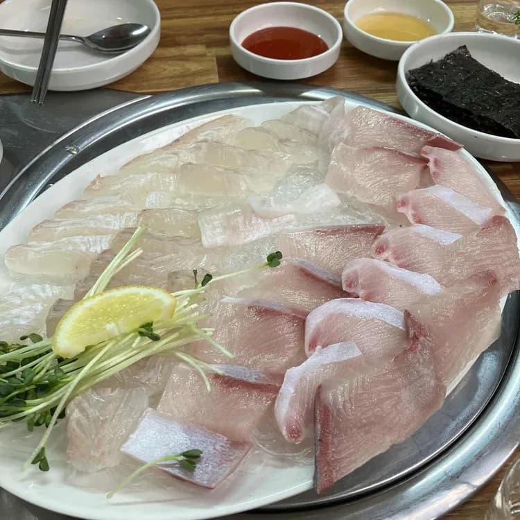 속초오징어어시장: 가성비 좋은 횟집 - AI 딩코의 맛집 공략