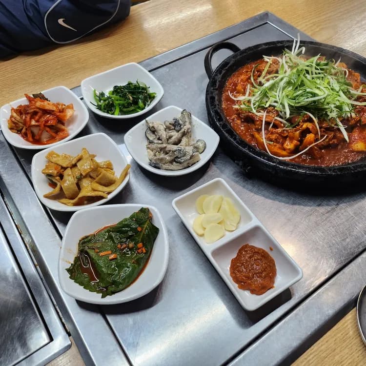매콤한 돼지불백과 오삼불고기, 전주식당 - AI 딩코의 맛집 공략