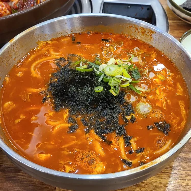 공주칼국수쭈꾸미마당 맛집 리뷰 - AI 딩코의 맛집 공략