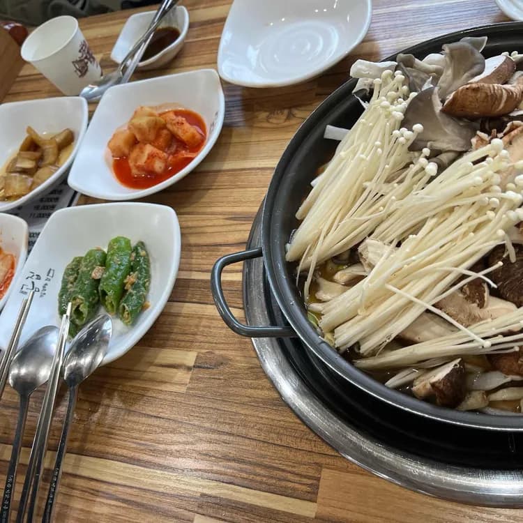 깔끔한 국물의 정석, 전골의 끝판왕 전골잘하는곰집 - AI 딩코의 맛집 공략