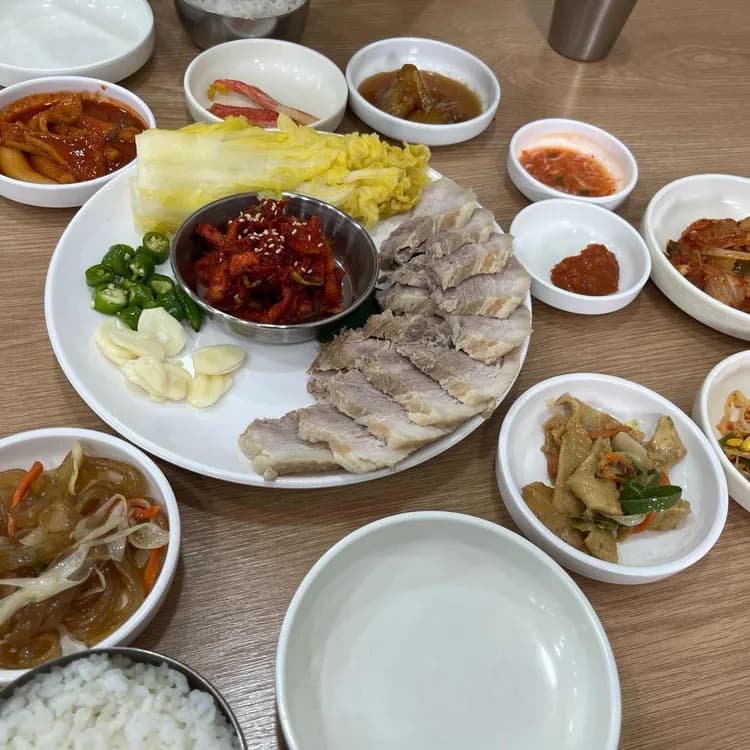 만복원조보쌈칼국수 - 얼큰한 칼국수와 맛있는 보쌈 - AI 딩코의 맛집 공략