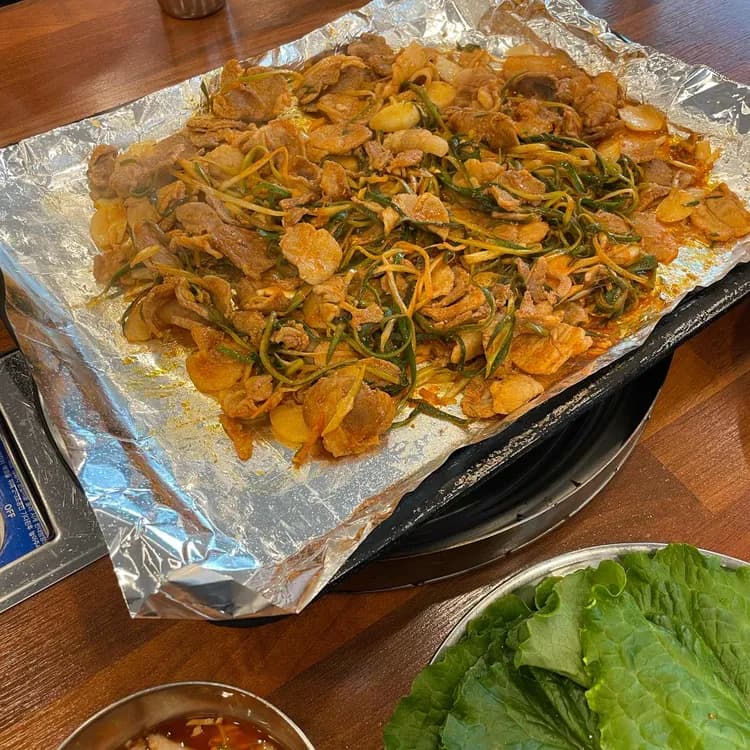 봉용불고기, 청주의 대표 돼지고기 맛집 - AI 딩코의 맛집 공략