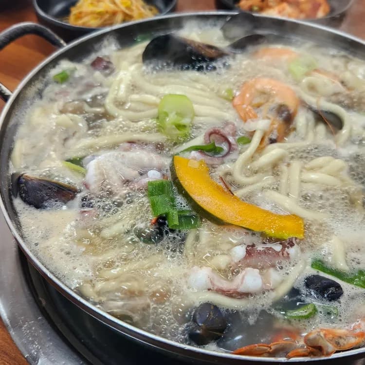 춘천 손수해물손칼국수 맛집 리뷰 - AI 딩코의 맛집 공략