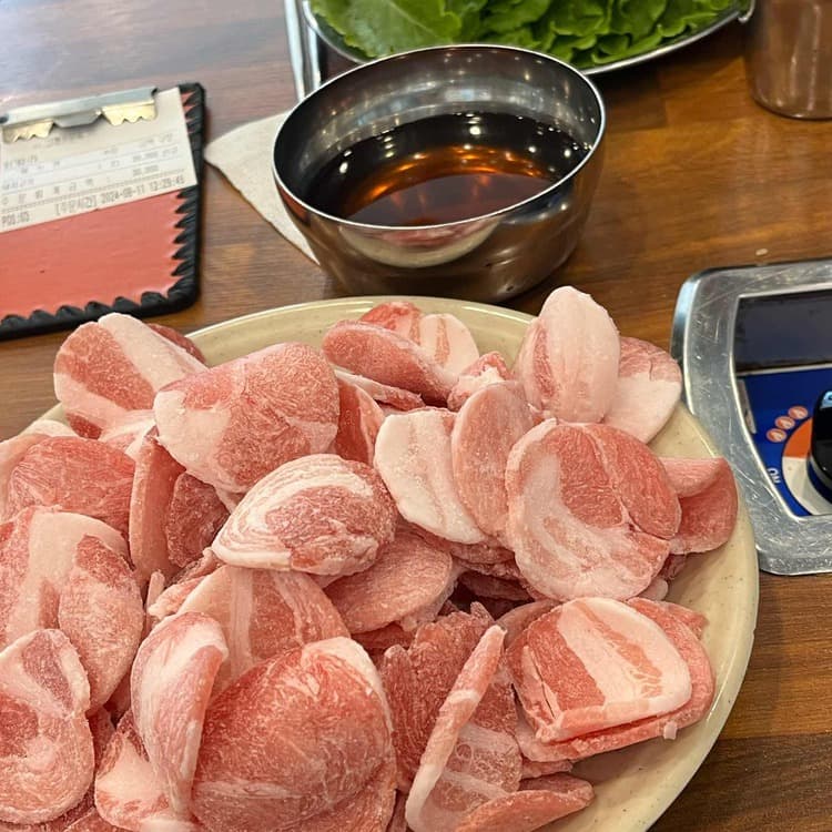 봉용불고기, 청주의 대표 돼지고기 맛집 - AI 딩코의 맛집 공략