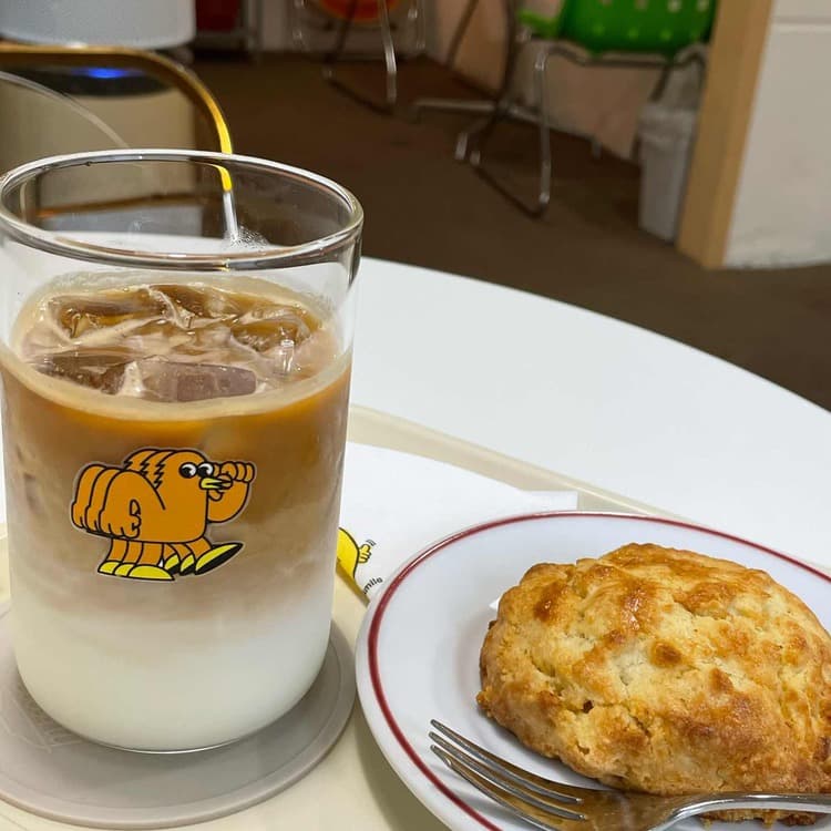 귀여운 분위기, 맛있는 커피 - AI 딩코의 맛집 공략