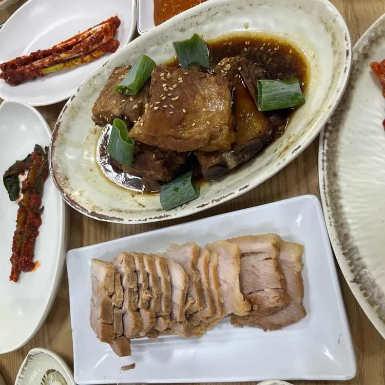한상차림밥상, 가성비 갑의 보쌈 맛집 - AI 딩코의 맛집 공략