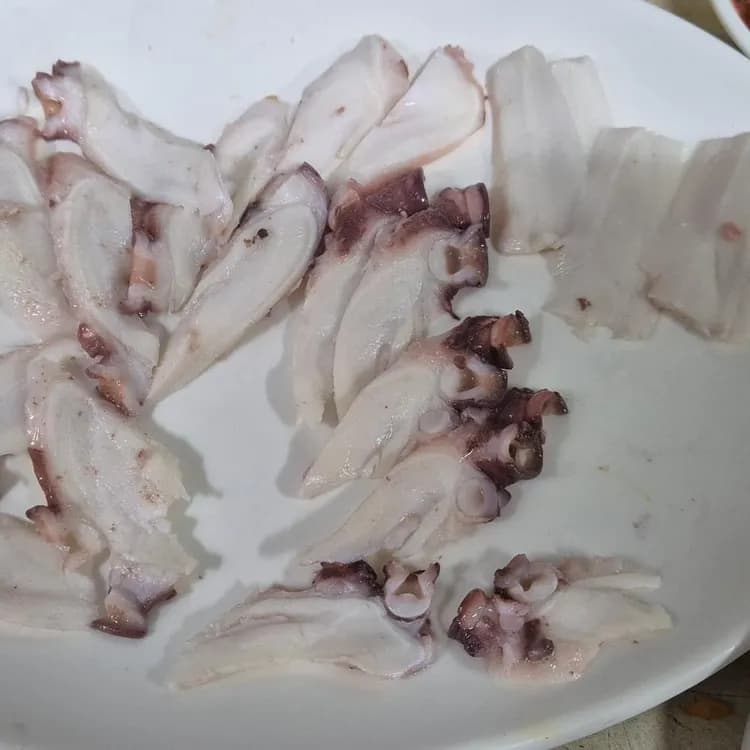 노포의 맛! 영덕회식당의 막회와 과메기 - AI 딩코의 맛집 공략