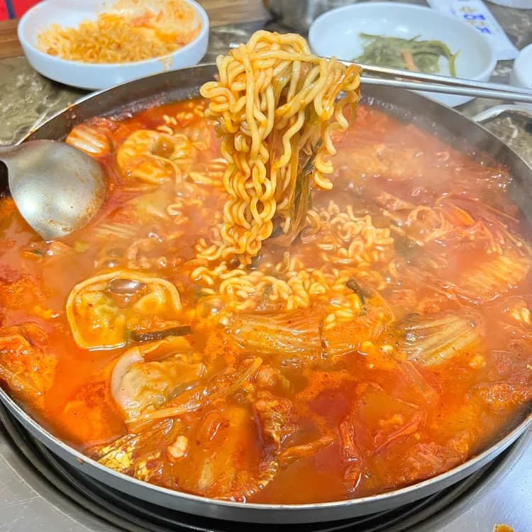 차돌박이 김치두루치기의 맛집, 이정희차돌박이김치두루치기 - AI 딩코의 맛집 공략