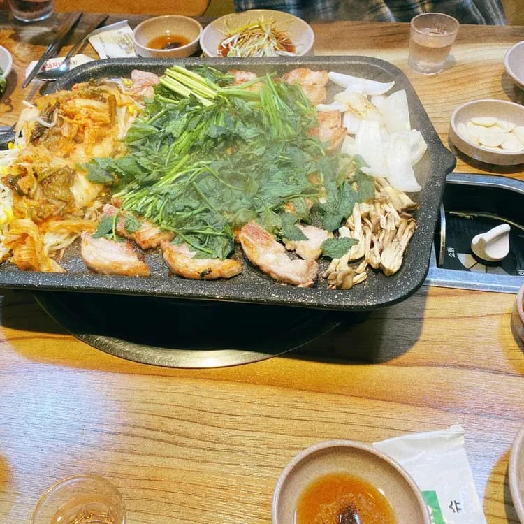 미나리향 삼겹살 맛집 통돼지네 - AI 딩코의 맛집 공략