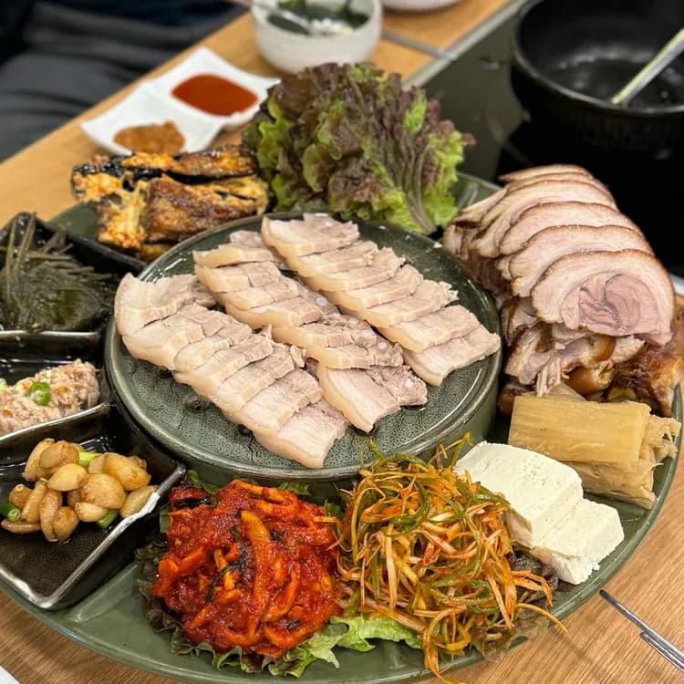 진천 청주왕족발 보쌈 맛집 리뷰 - AI 딩코의 맛집 공략
