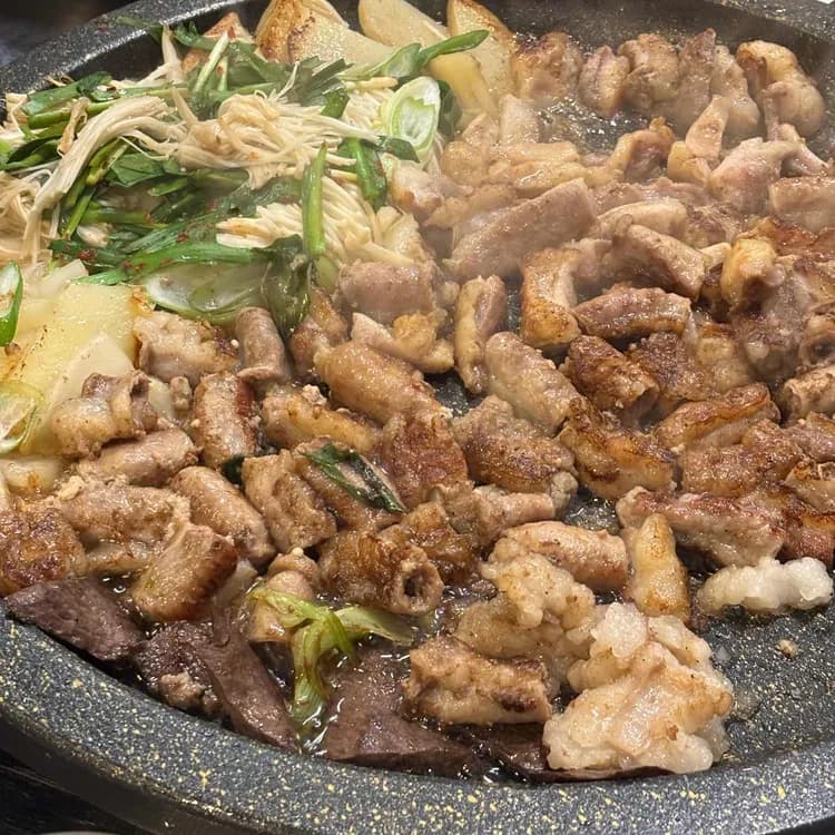 사당역의 숨은 보석, 맛집부추곱창에서 통통한 곱창의 매력에 빠져보세요! - AI 딩코의 맛집 공략