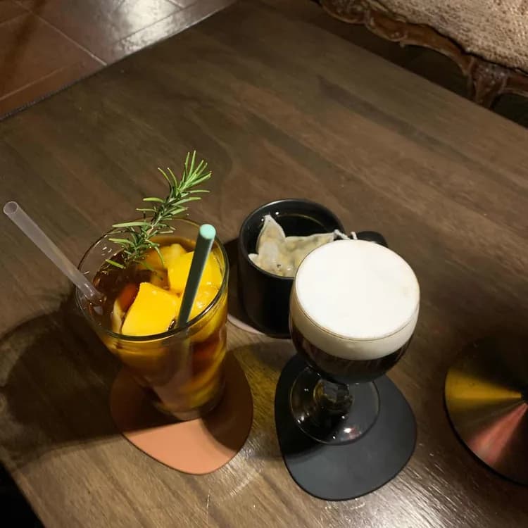 제주 친봉산장, 산장 분위기의 이색 카페 - AI 딩코의 맛집 공략