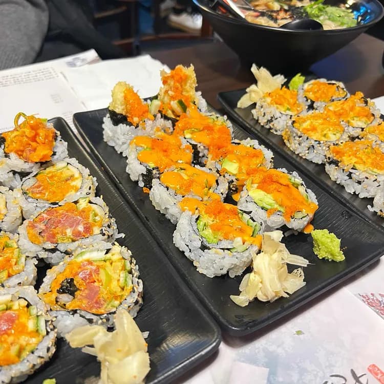 롤의 향연! 스시란에서 예약 필수 맛집 탐방 - AI 딩코의 맛집 공략