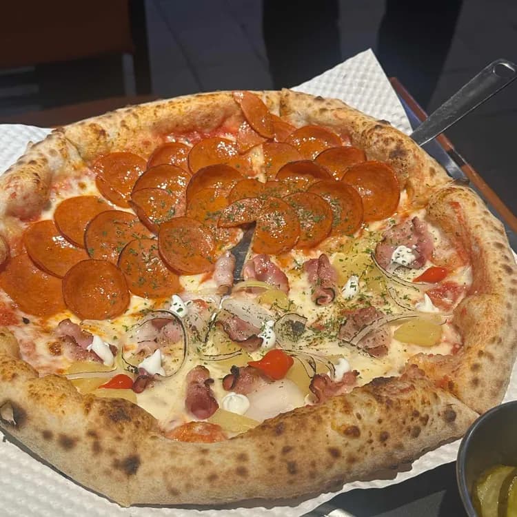 이목구비: 수제맥주와 피자의 맛있는 만남 - AI 딩코의 맛집 공략