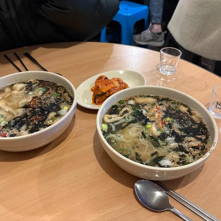 노포 감성의 할머니포장마차, 꼬막과 잔치국수의 맛집 - AI 딩코의 맛집 공략
