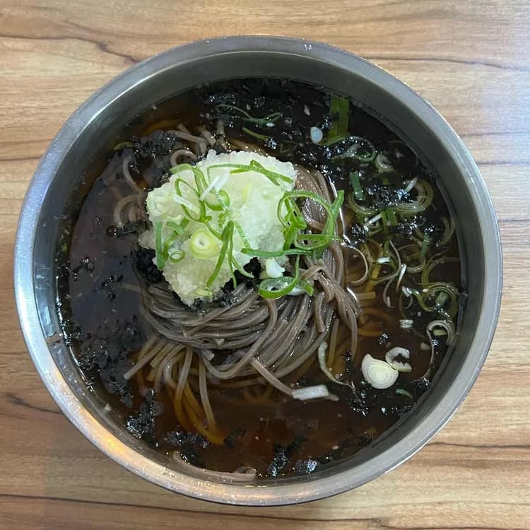 봉이돈까스, 추억의 맛과 친절한 서비스로 사랑받는 돈까스 전문점 - AI 딩코의 맛집 공략