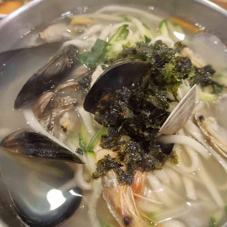 얼큰수제비해물칼국수 평가 사진