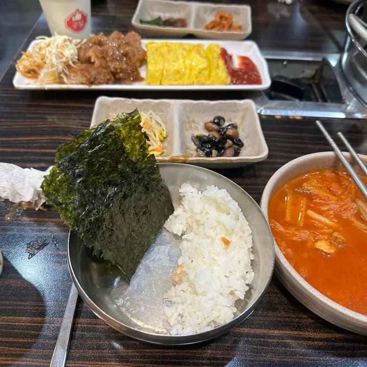 24시 누름돌 생고기 김치찌개 평가 사진