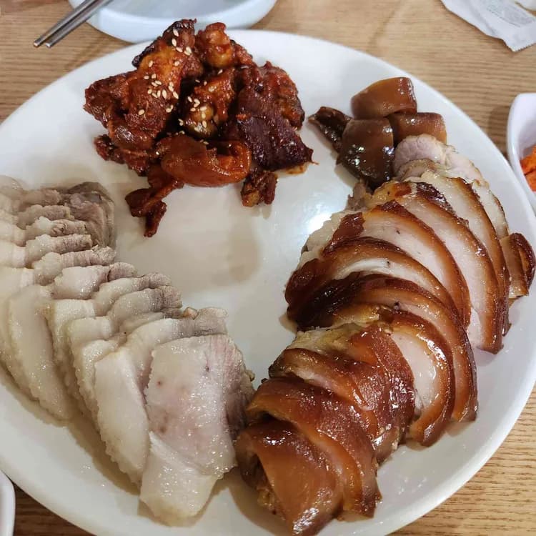 우현족발 평가 사진